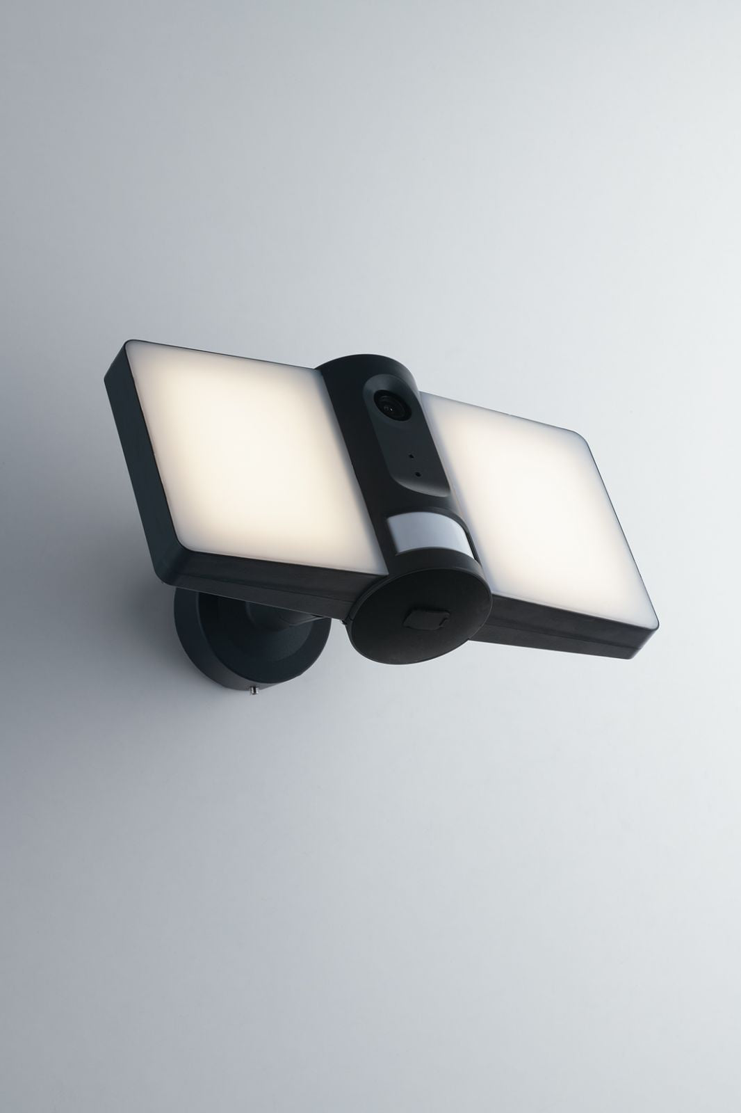Proiettore IP54 con TELECAMERA di sicurezza SMART WI-FI compatibile con IOS,ANDROID e VOICE CONTROL luce natura 4000°k 20W 2640 LM VYSOR Proiettore IP54 con TELECAMERA di sicurezza SMART WI-FI compatibile con IOS,ANDROID e VOICE CONTROL luce natura 4000°k 20W 2640 LM VYSOR